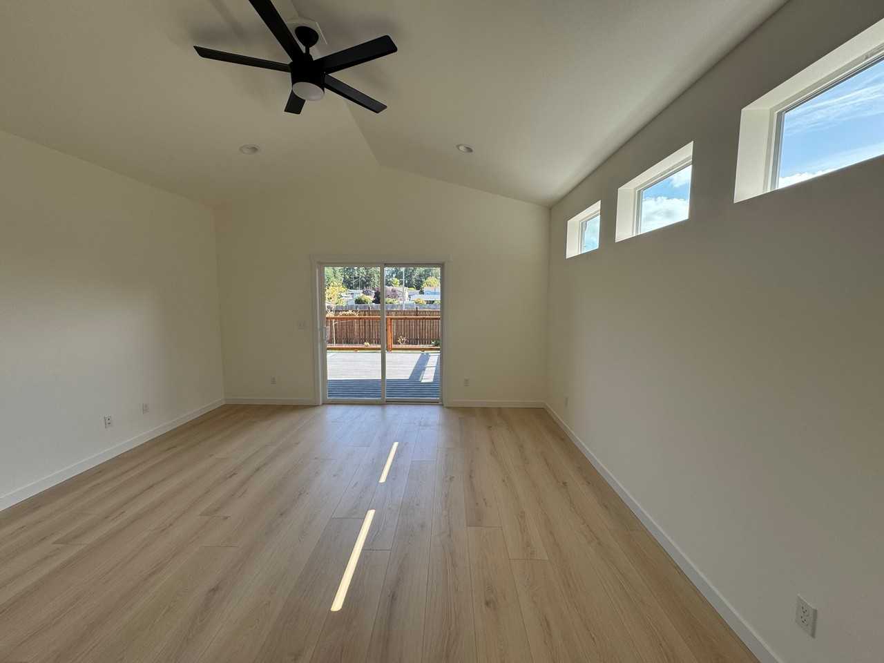 926 Nw Shire St - Photo 5 of 6