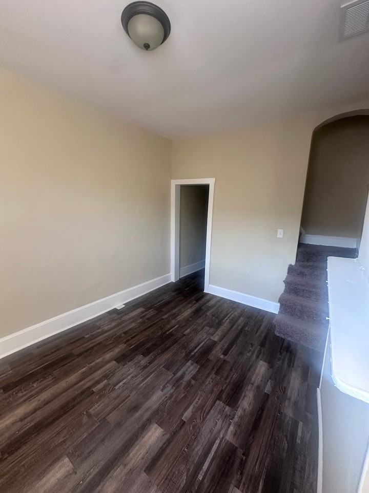 1833 Division St - Photo 2 of 13