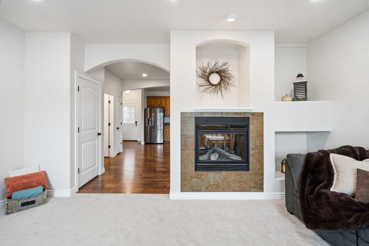 2029 W Crescent Row - Photo 4 of 20
