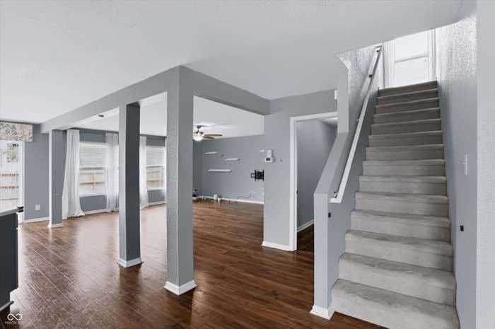 8010 Barry Rd - Photo 4 of 19