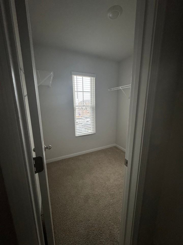 918 Quaint Parish Cir - Photo 7 of 15