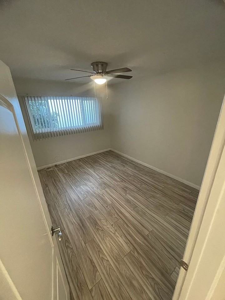 1417 Armacost Ave - Photo 7 of 11