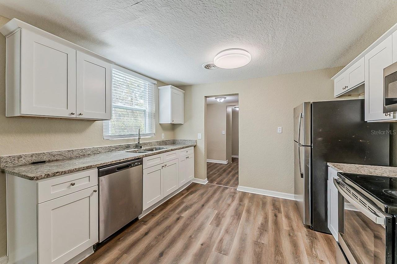 1306 Shepherd Ave - Photo 5 of 16