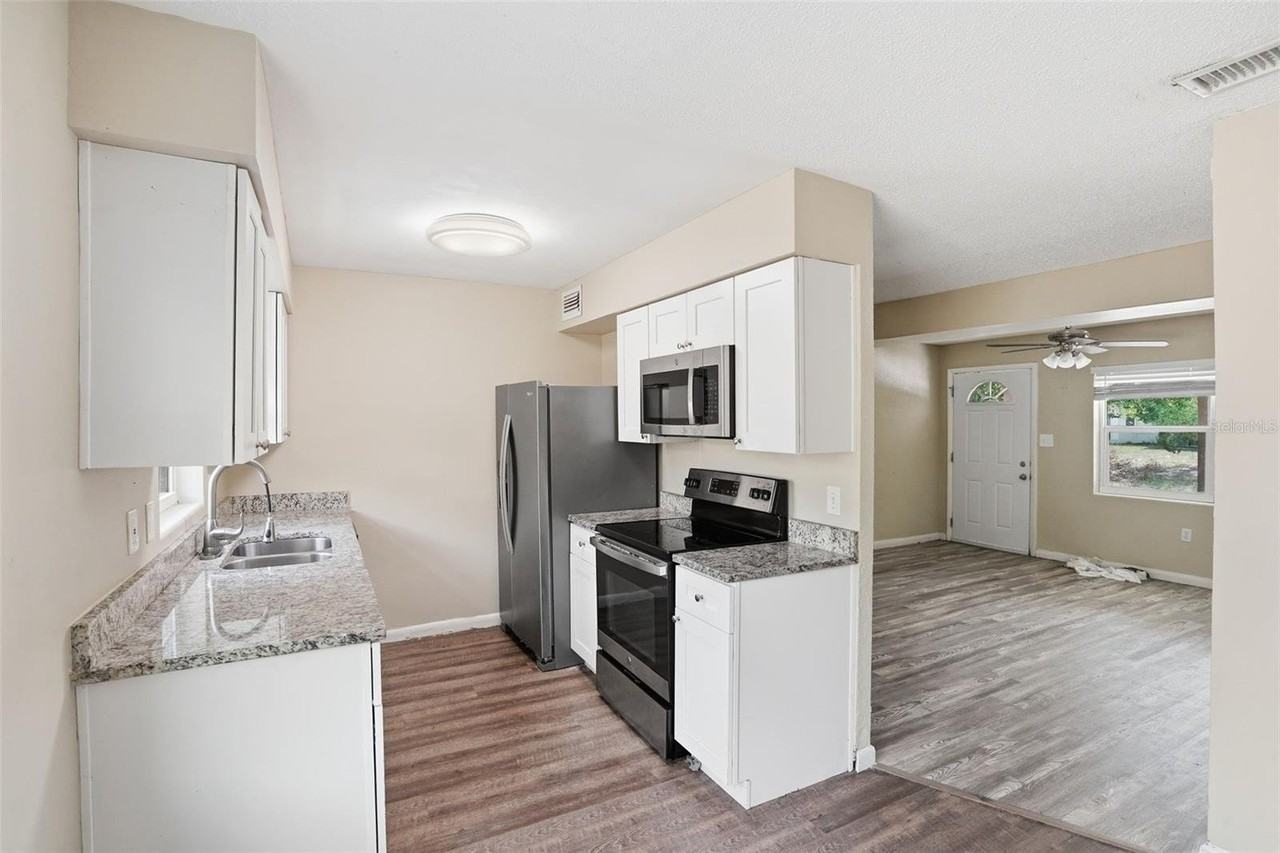 1413 Sunridge Rd - Photo 4 of 16