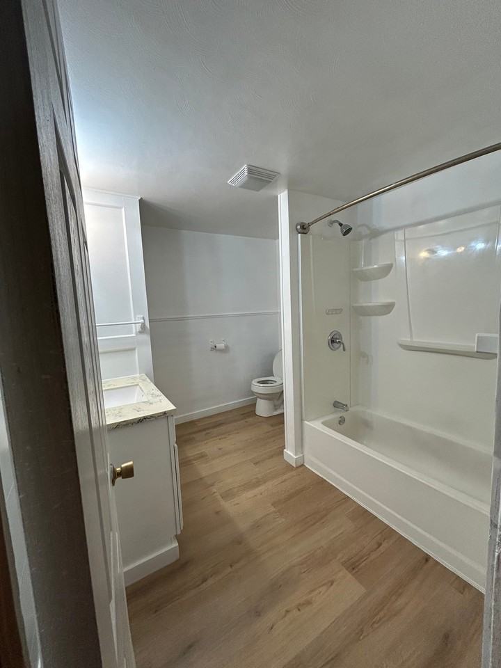 1463 Sheridan Ave Ne - Photo 3 of 13