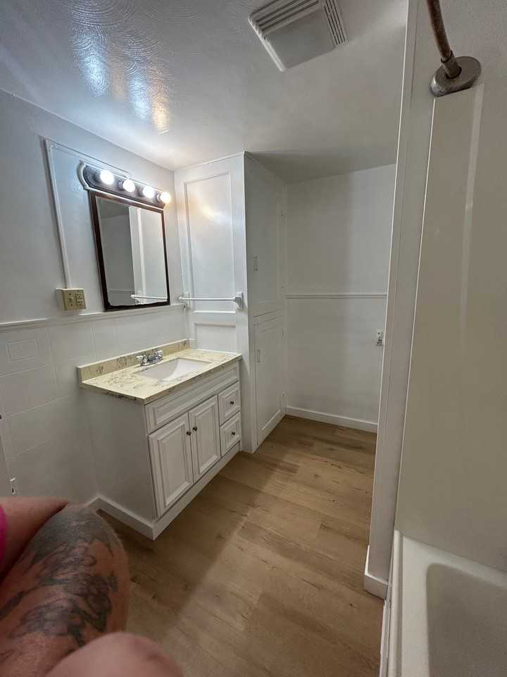 1463 Sheridan Ave Ne - Photo 5 of 13