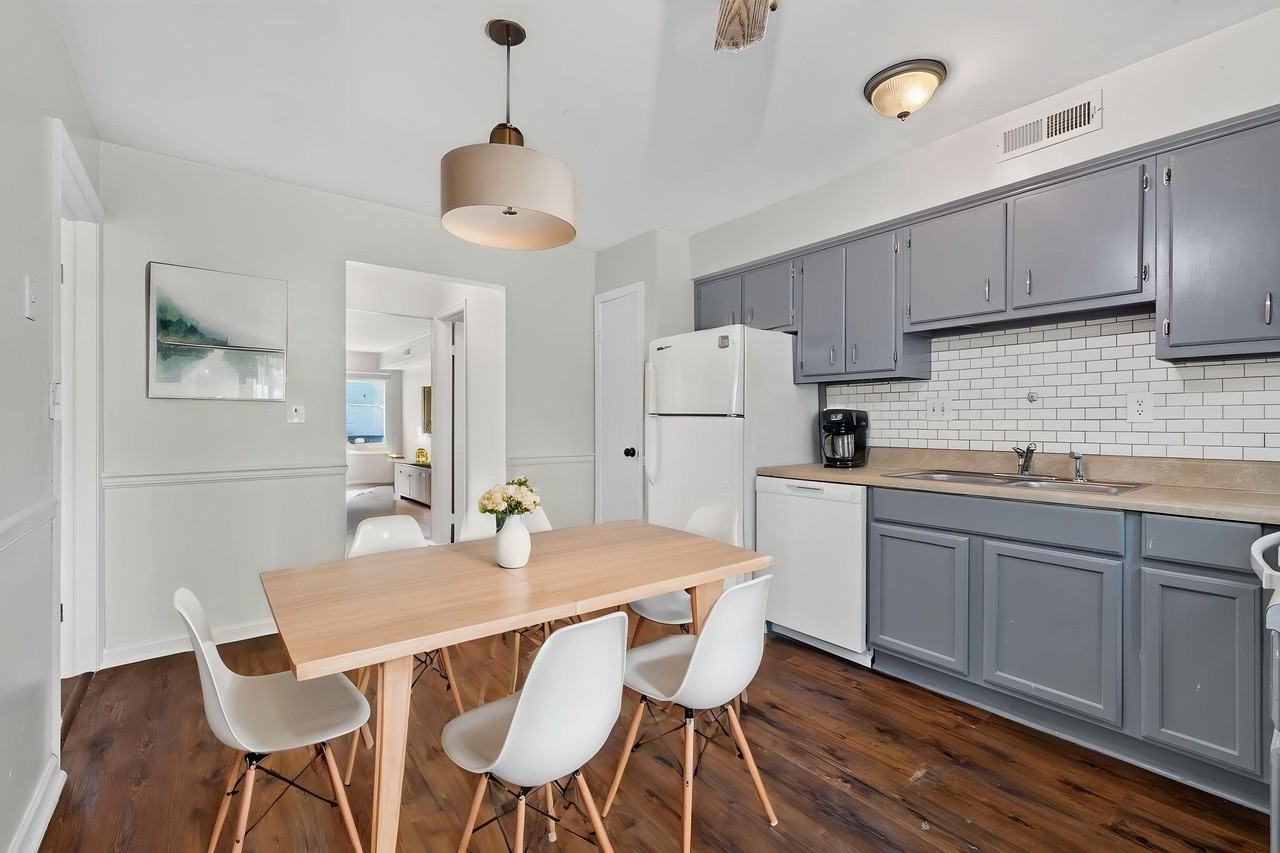 697 Grant Avenue Avenue - Photo 3 of 19