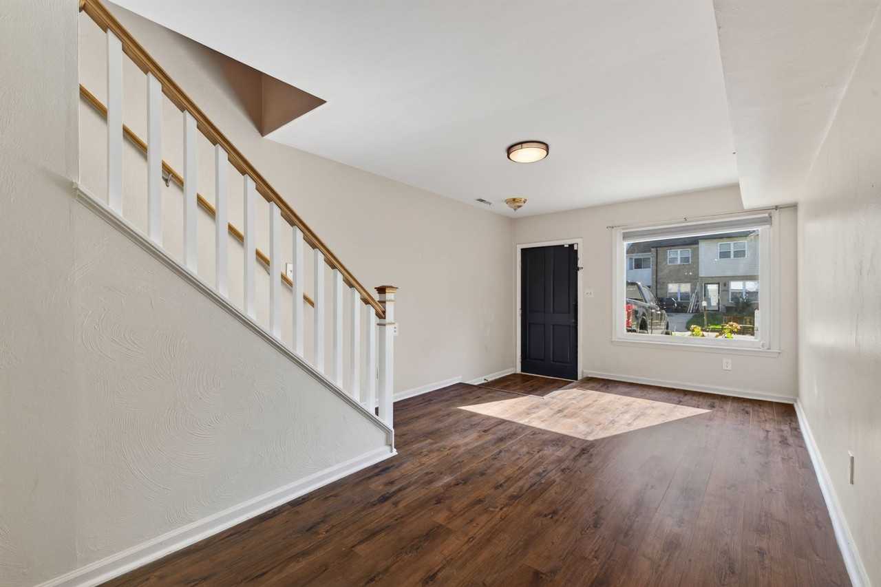 697 Grant Avenue Avenue - Photo 5 of 19