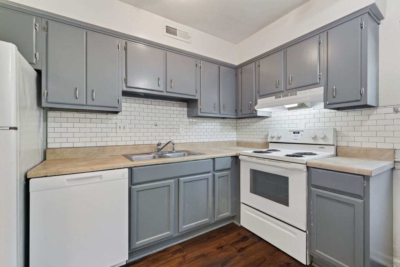 697 Grant Avenue Avenue - Photo 7 of 19