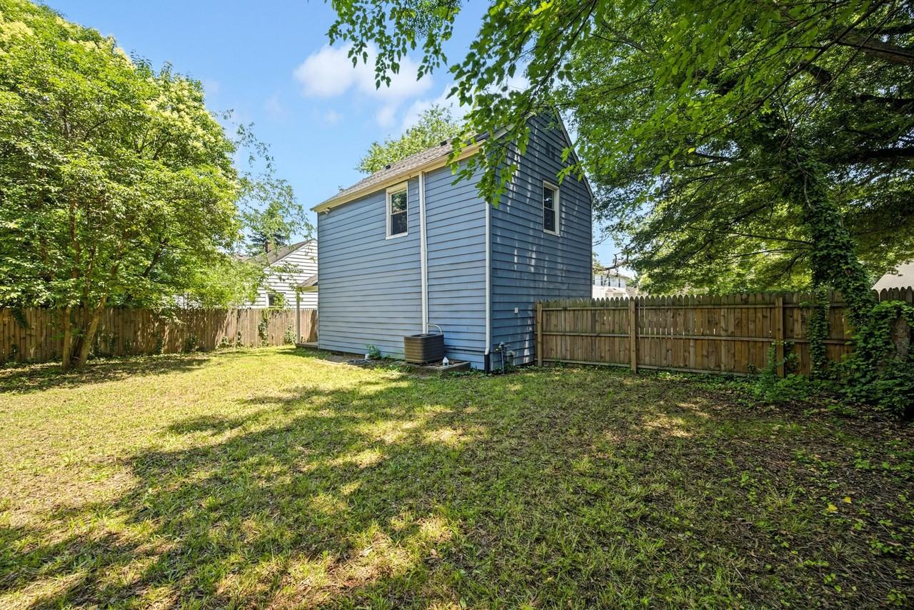 819 19th Pl - Photo 6 of 15