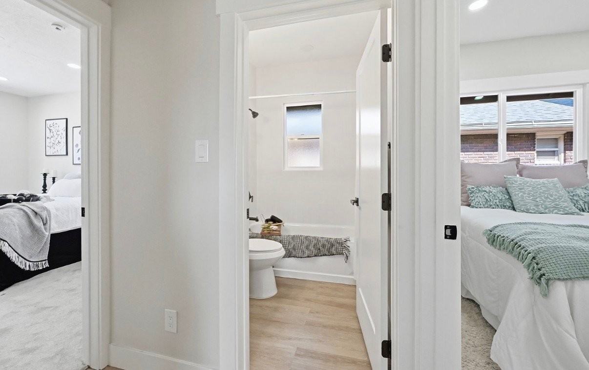 313 E St - Photo 7 of 11