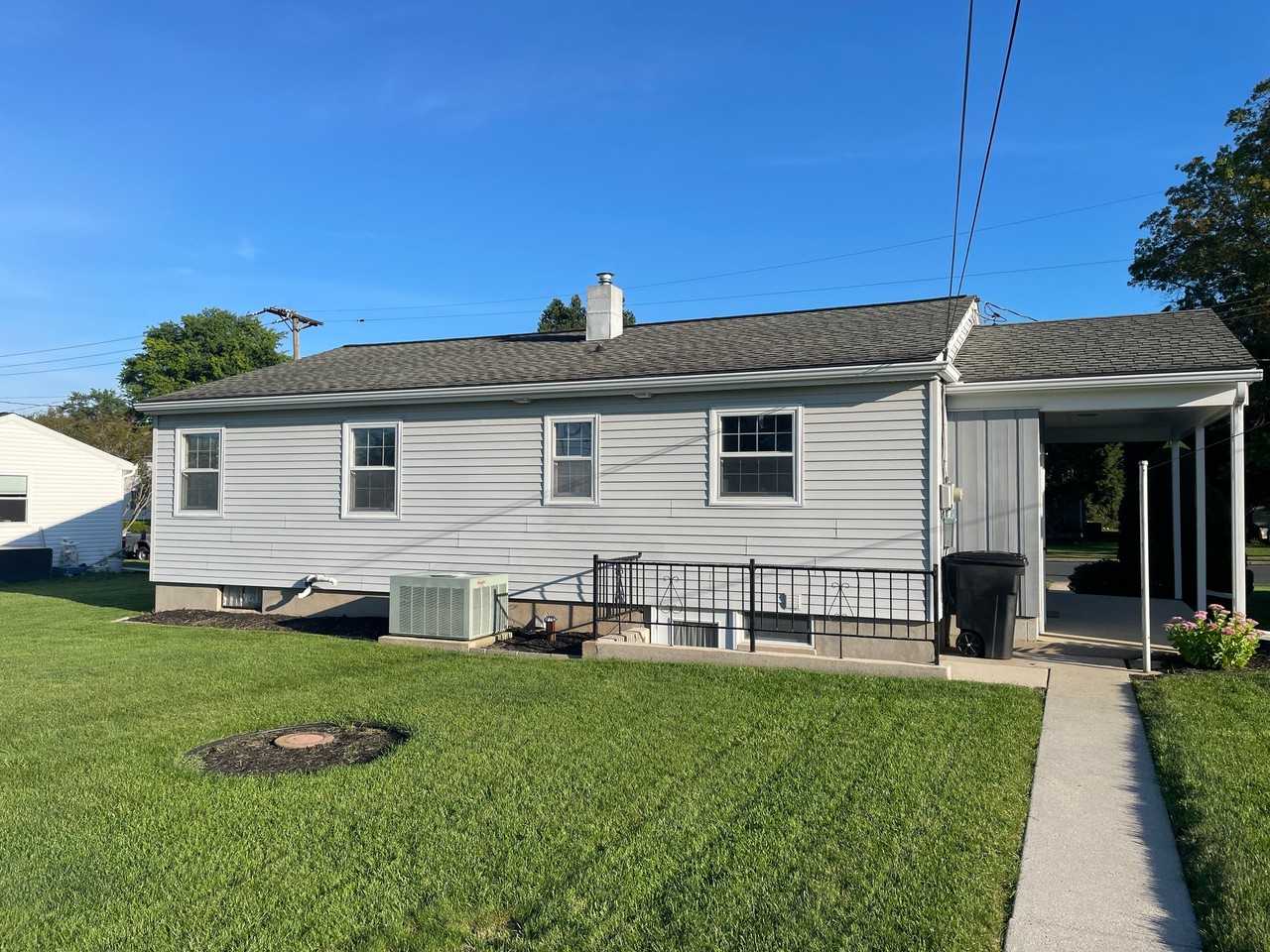 420 E Maple St - Photo 2 of 15