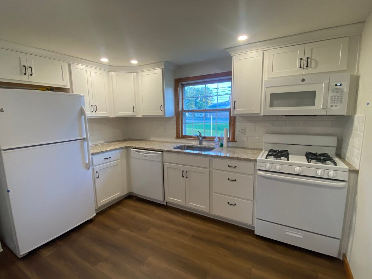 420 E Maple St - Photo 3 of 15