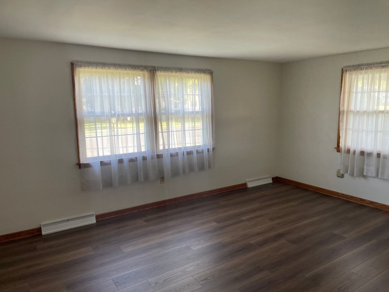 420 E Maple St - Photo 4 of 15