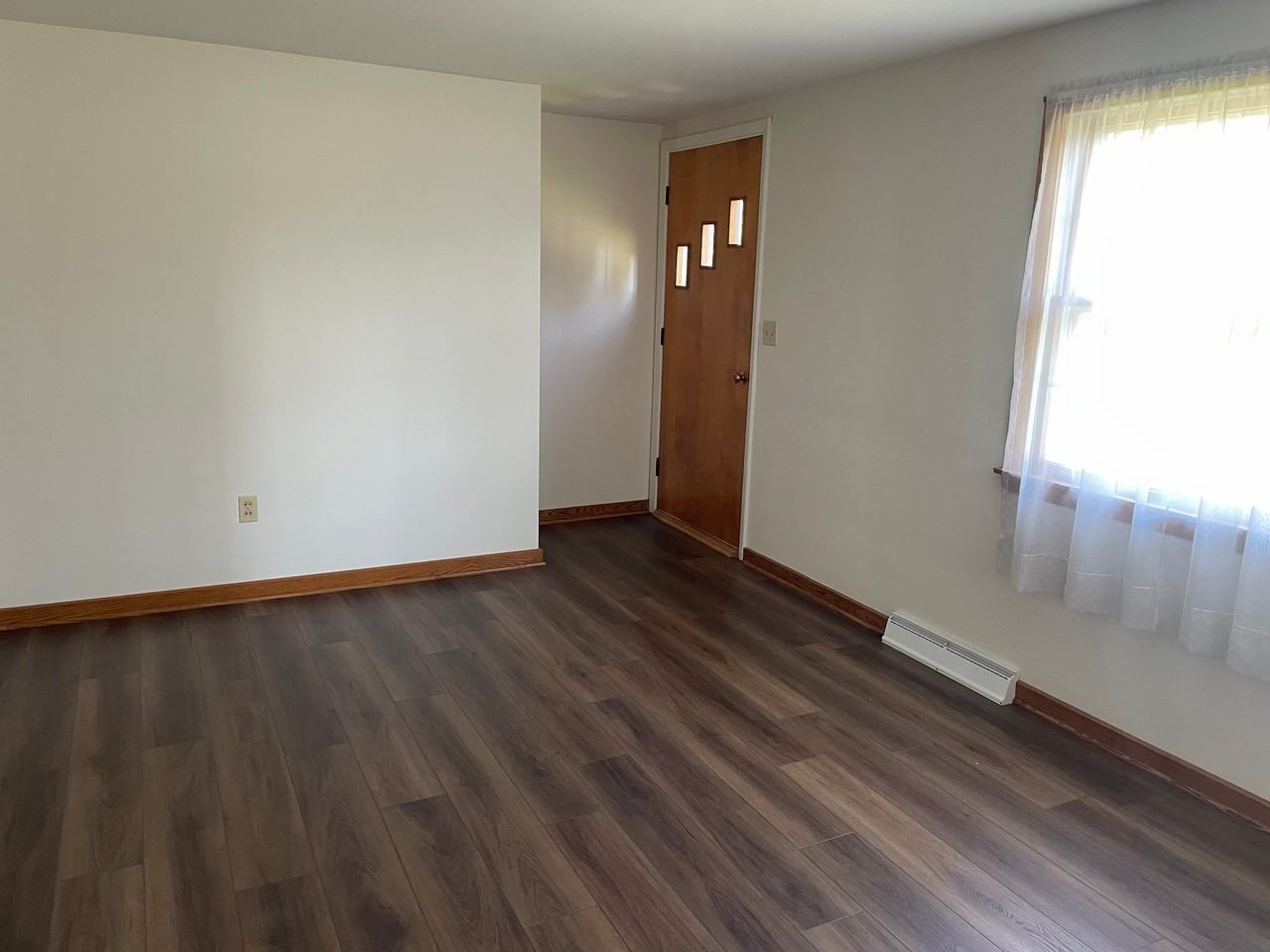 420 E Maple St - Photo 5 of 15