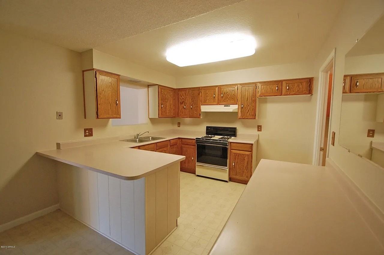 419 E Tulane Dr - Photo 5 of 11