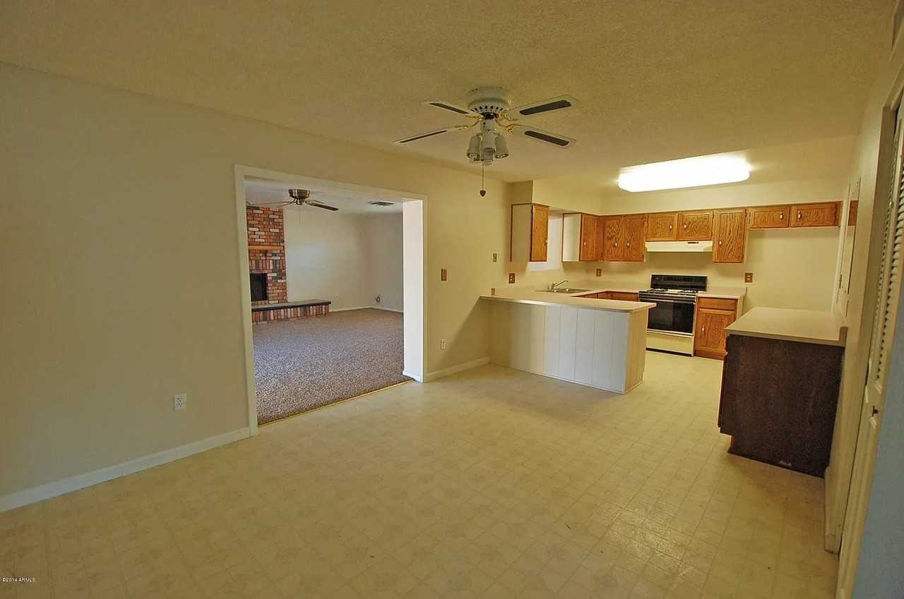 419 E Tulane Dr - Photo 6 of 11