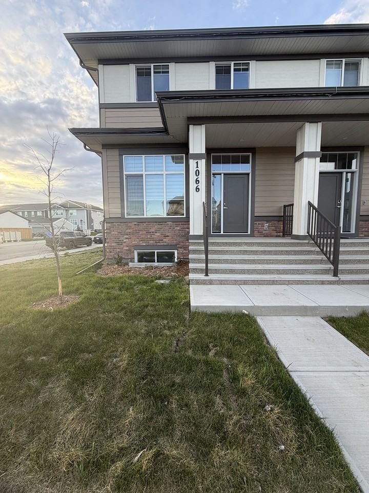 1066 Mahogany Blvd Se