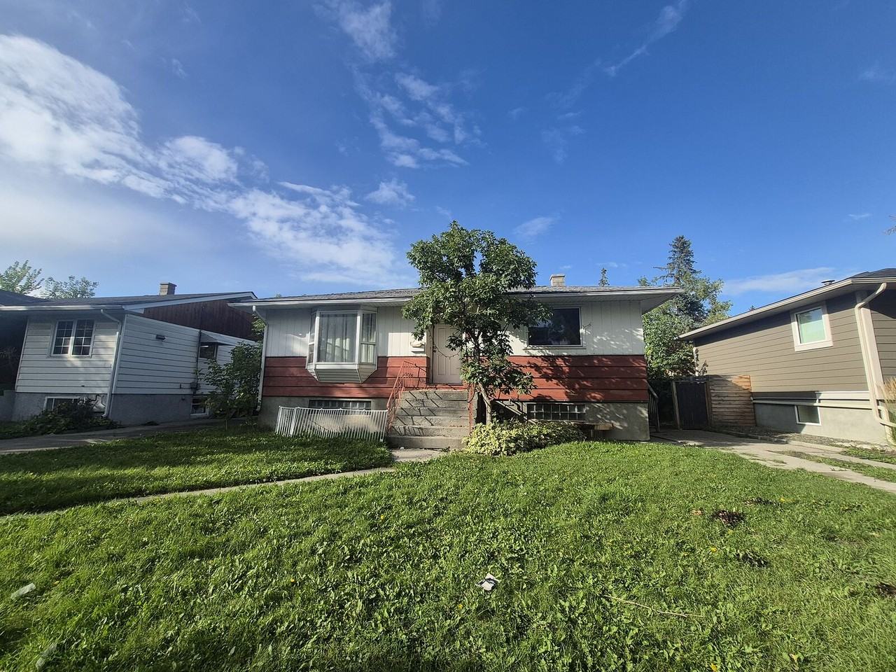 720 55 Ave Sw