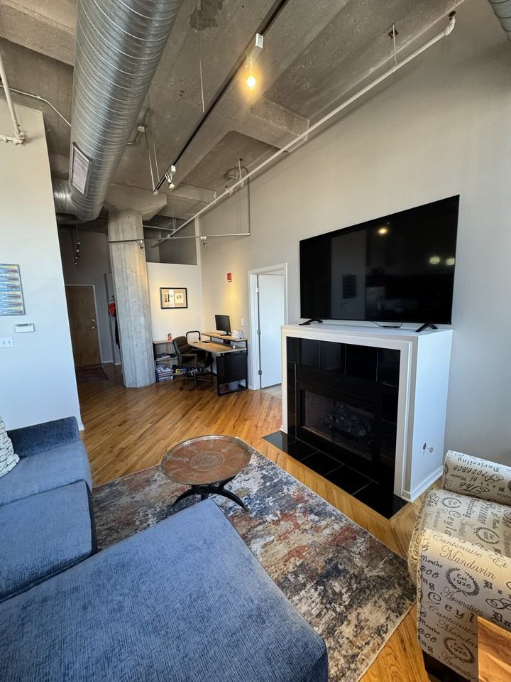 2107 Grand Boulevard #806 - Photo 6 of 20