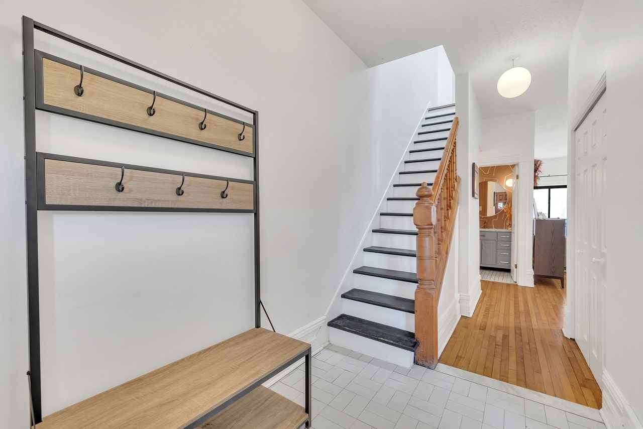 88 King Edward Avenue - Photo 4 of 34