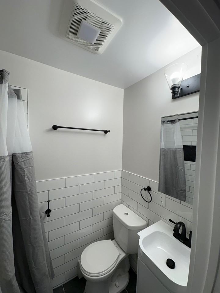 117 Magnolia AveApartment 2RF #117-2RF - Photo 4 of 6