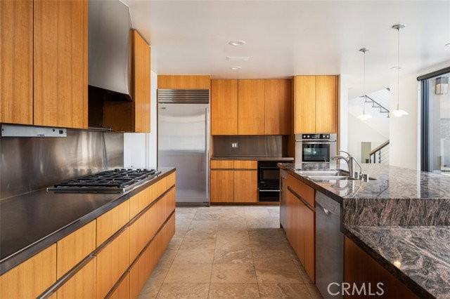 810 Emerald Bay - Photo 3 of 8