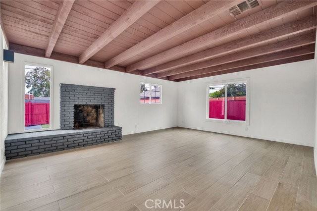 20756 Saticoy St - Photo 3 of 8