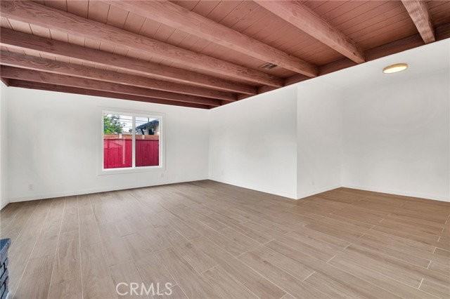20756 Saticoy St - Photo 6 of 8