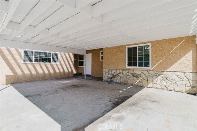 19427 Hart St - Photo 2 of 8