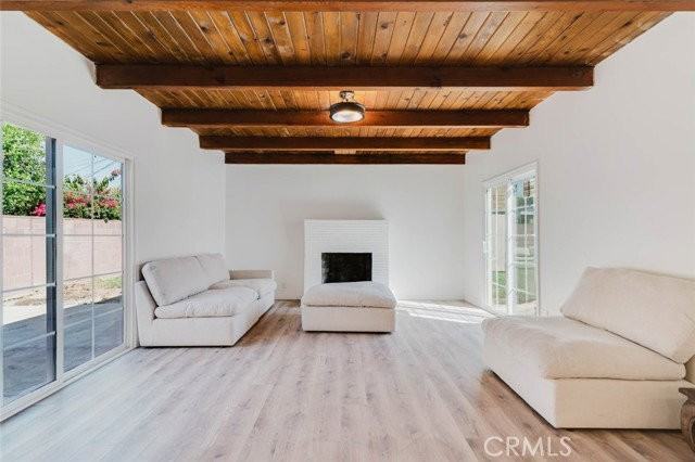 19427 Hart St - Photo 6 of 8