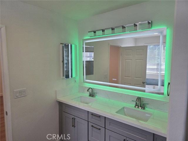 9427 Lemona Ave #24 - Photo 4 of 8