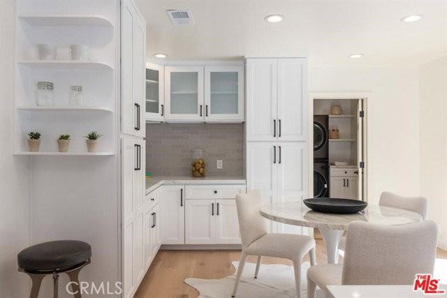 3217 Longridge Ave - Photo 4 of 8