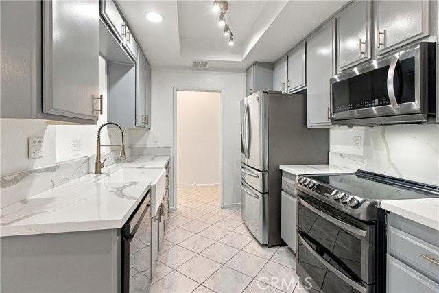 14115 Moorpark St - Photo 5 of 8
