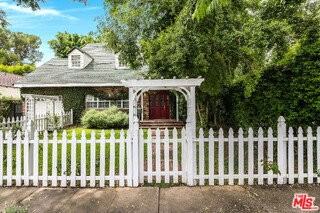 4309 Gentry Ave - Photo 3 of 8