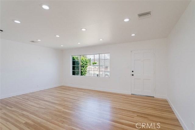 7737 Cleon Ave - Photo 5 of 8