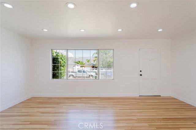 7737 Cleon Ave - Photo 6 of 8