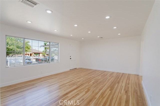 7737 Cleon Ave - Photo 7 of 8