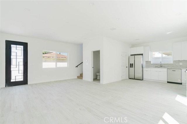 8312 Canterbury Ave - Photo 4 of 8