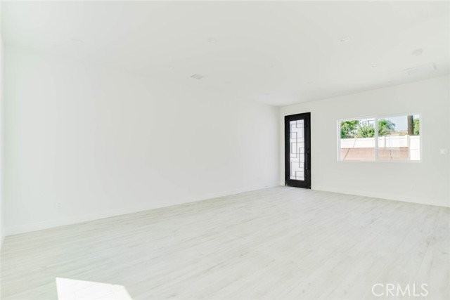 8312 Canterbury Ave - Photo 5 of 8