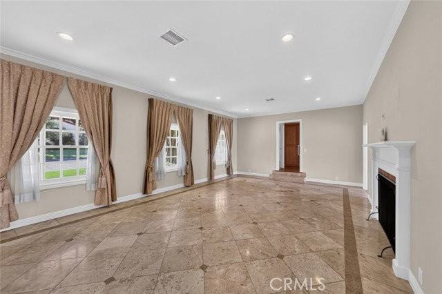 1233 Imperial Dr - Photo 5 of 8