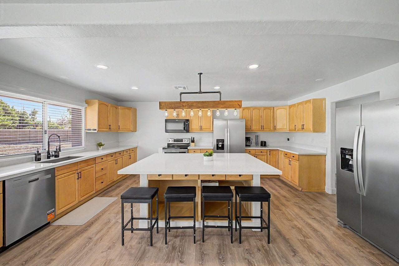 W Sunnyside Ave - Photo 2 of 11