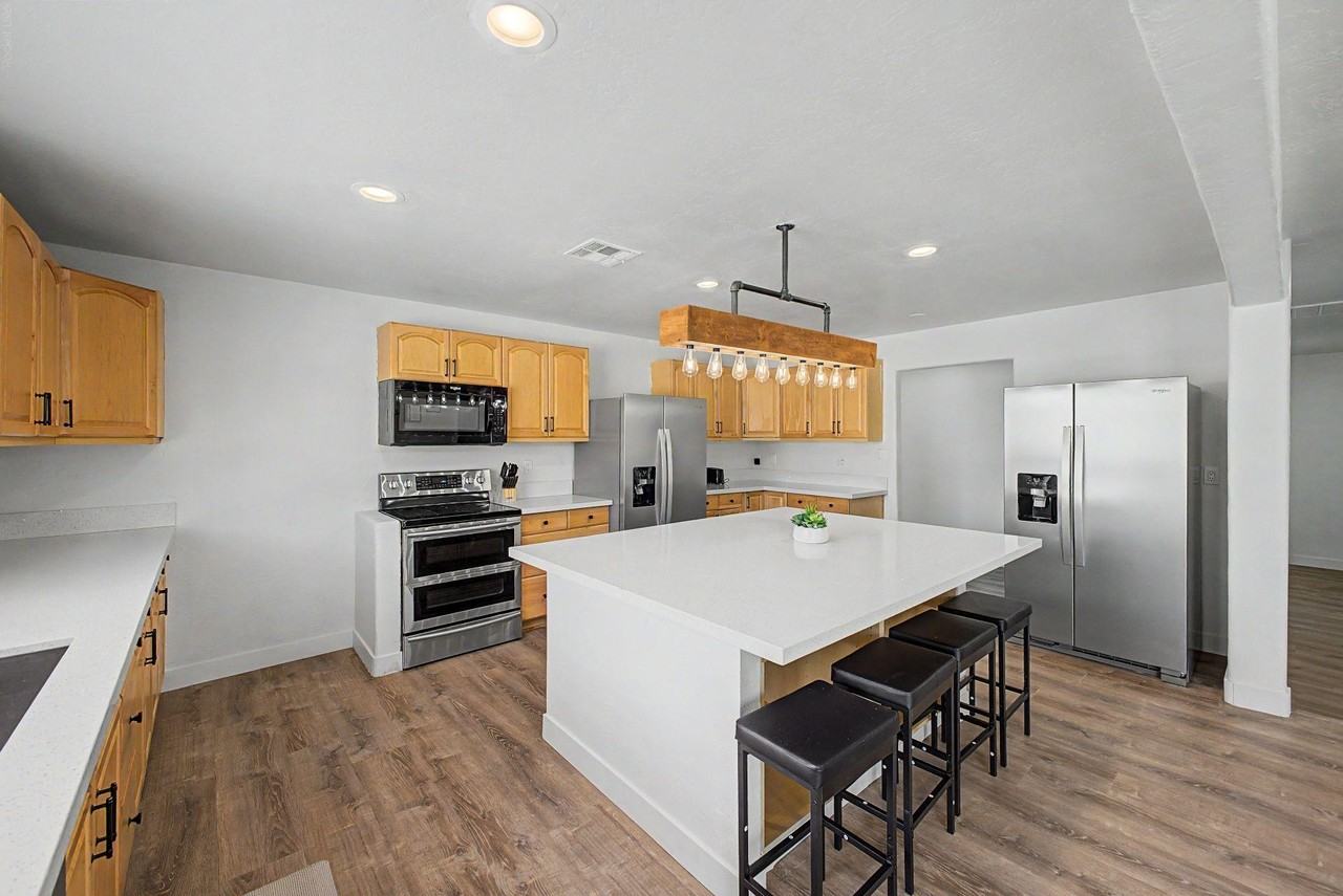 W Sunnyside Ave - Photo 3 of 11