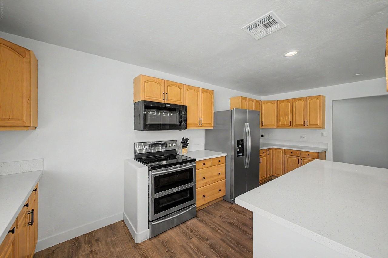 W Sunnyside Ave - Photo 5 of 11