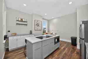 featured image of Regent Ave