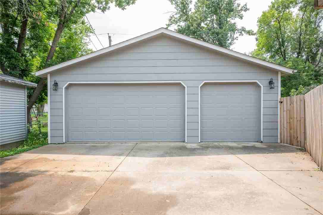 417 Southeast 7th Street - Photo 3 of 24