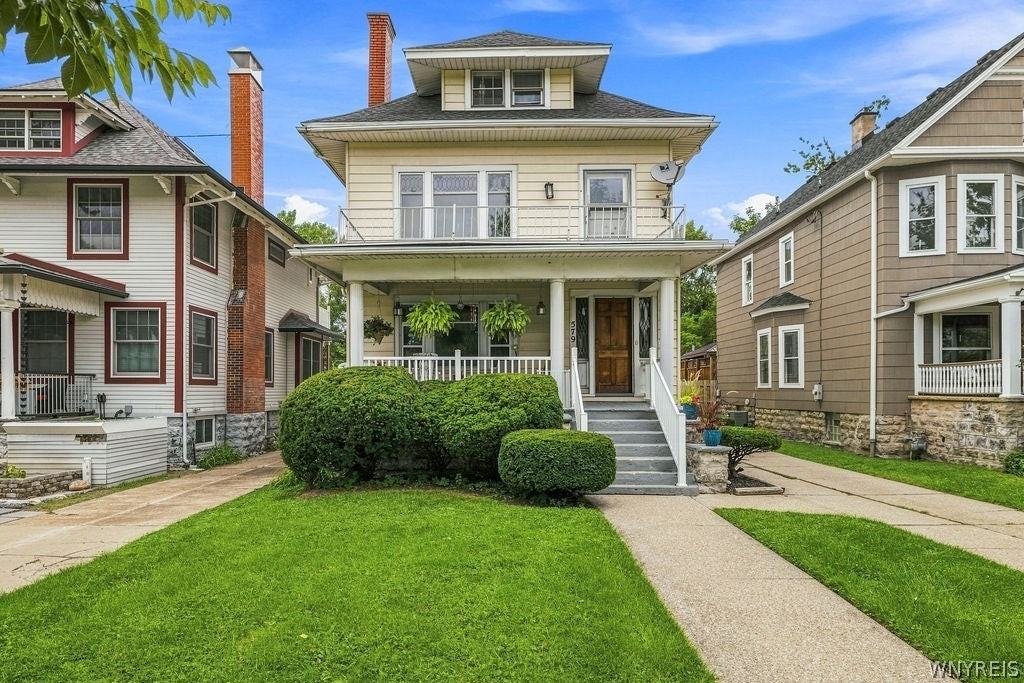 579 Crescent Ave