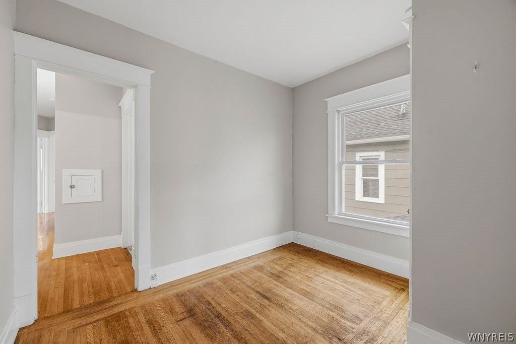 579 Crescent Ave - Photo 3 of 23