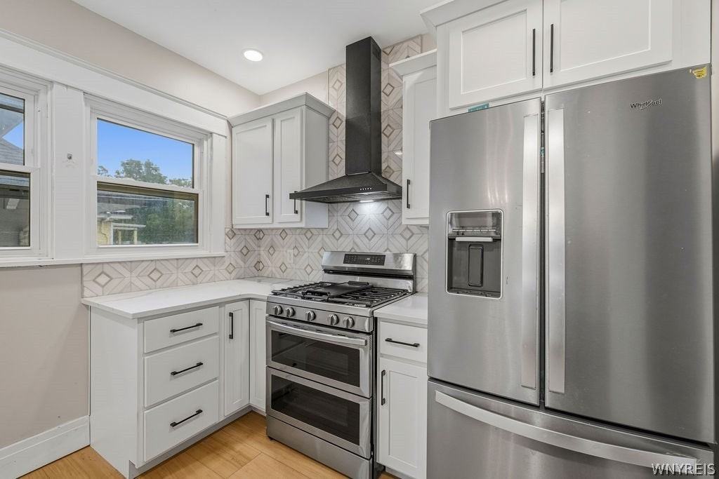 579 Crescent Ave - Photo 5 of 23