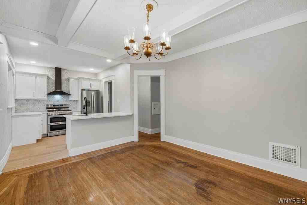 579 Crescent Ave - Photo 7 of 23